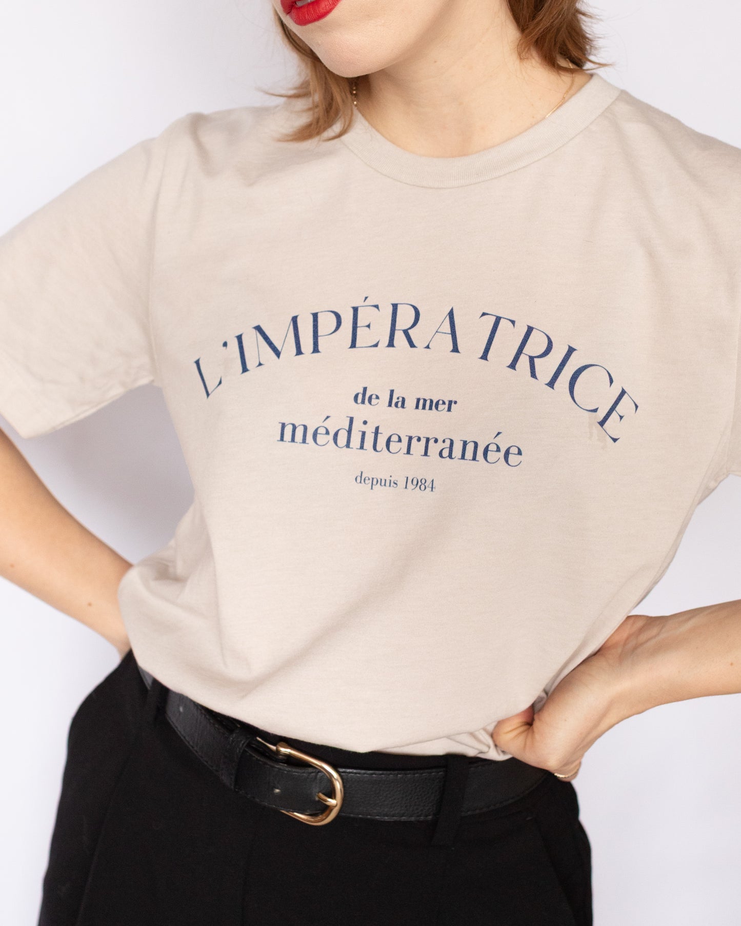 L'Impératrice de la Mer Méditerranée – Unisex T-shirt